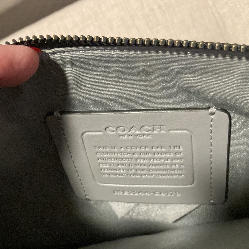 Everett Crossbody In Blocked Signature Canvas/ Unisex - Picture 4 of 9
